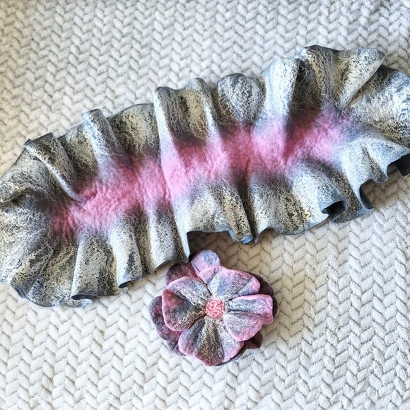 NWOT Handmade Felted Wool Wrap Scarf, Silk-Soft Nuno Felt, Women Neck Warmer - Picture 8 of 13